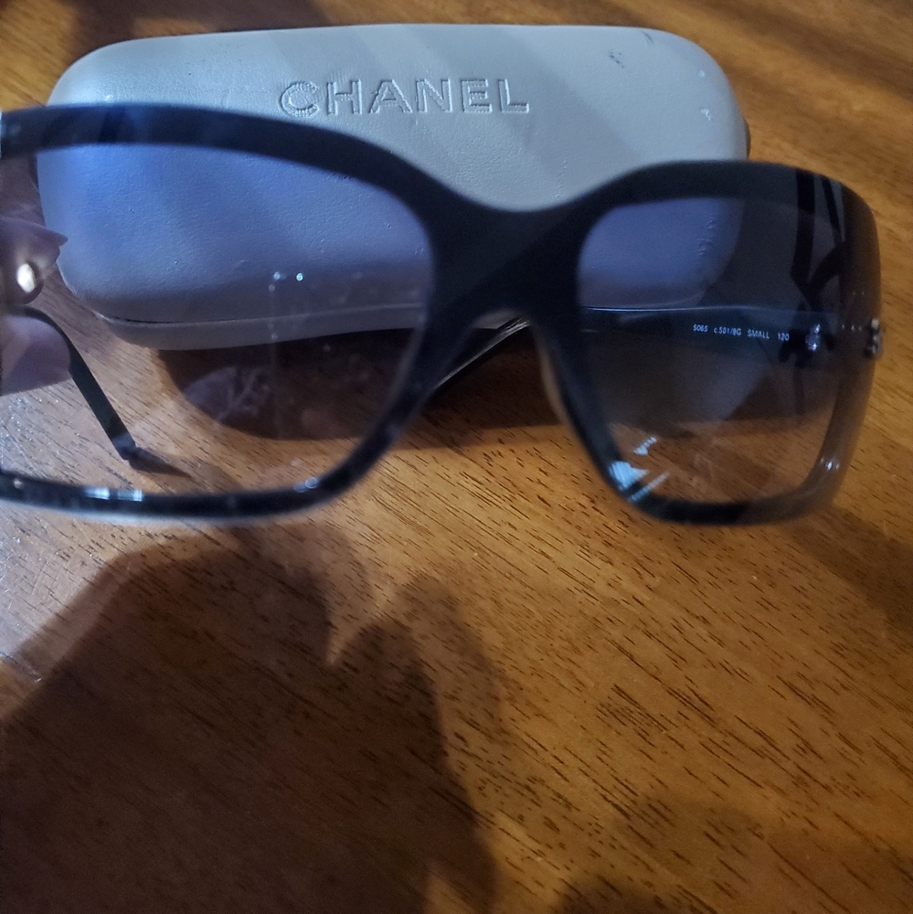 Women size small sunglasses